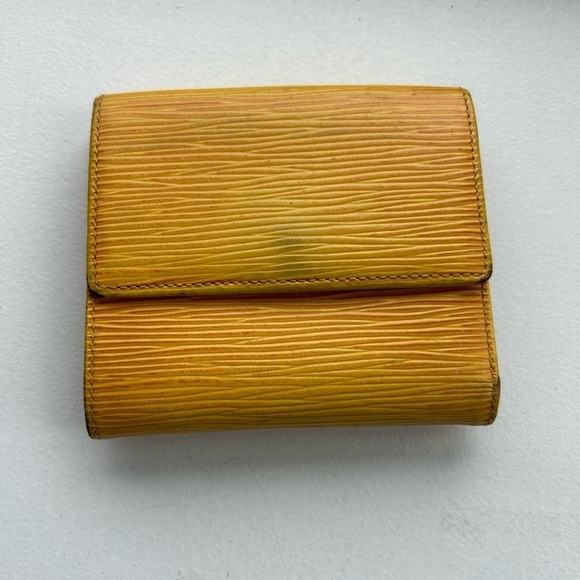 LV💛Épi Double Snap Wallet - Picture 4 of 10